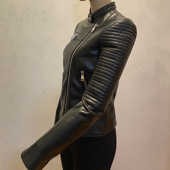 Faux leather this is a pleather jacket. - Picture 5 of 8